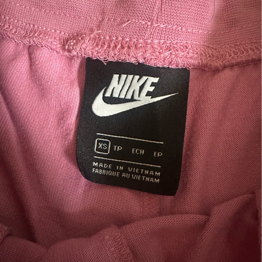 Nike - Picture 3 of 3